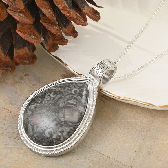 Labradorite Gemstone Fancy Pendant  20 Inch Necklace  in Silvertone - Picture 3 of 4